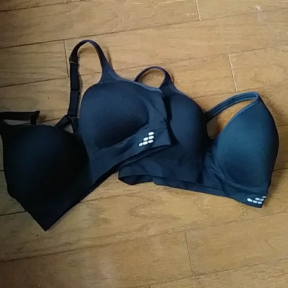 Like new padded sports bras size med bcg